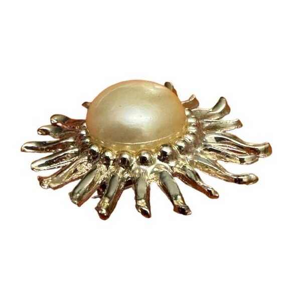 Vintage Sunburst Brooch Pin Gold Tone Pearl Center Retro Costume Jewelry Fashion - Picture 3 of 6